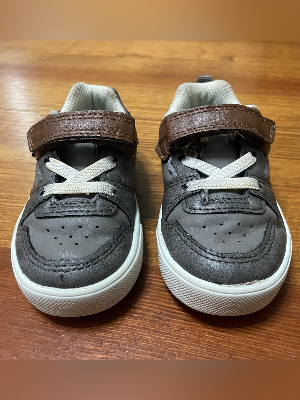 OshKosh B'gosh Brown & Gray Kids Sneakers with Hook-and-Loop Strap Size 6